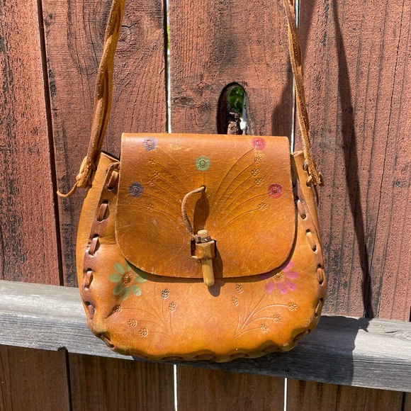 Vintage 70s leather tooled purse with flower design - Picture 1 of 4